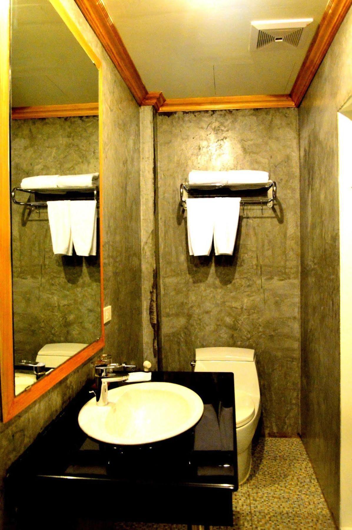 Chaphone Guesthouse Phuket Ngoại thất bức ảnh